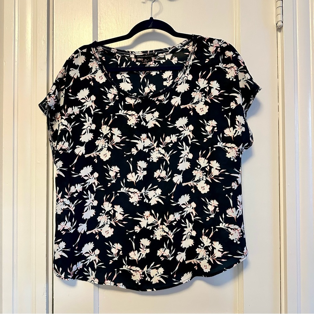 Banana Republic short sleeved floral blouse